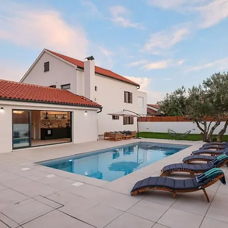 Villa In Suko An With Swimming Pool *