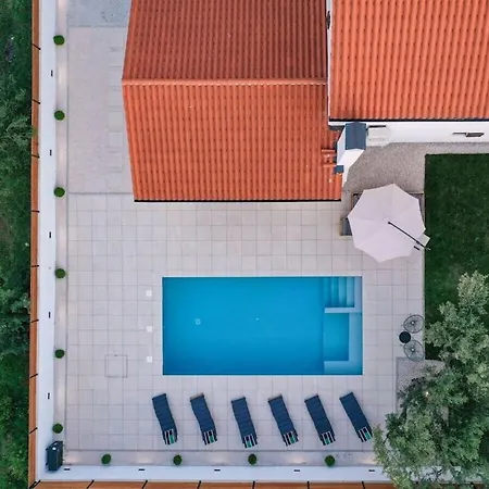 Villa In Suko An With Swimming Pool Sukošan