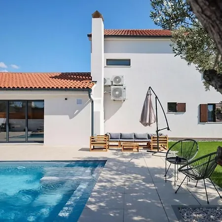 Villa In Suko An With Swimming Pool